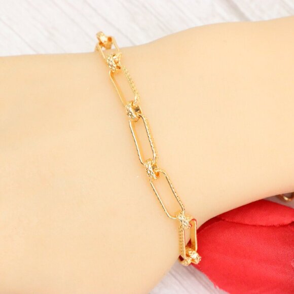 "Trendy Handmade Bracelet – A Thoughtful Gift for Girls & Women | UNVRC1521 - Picture 6 of 10